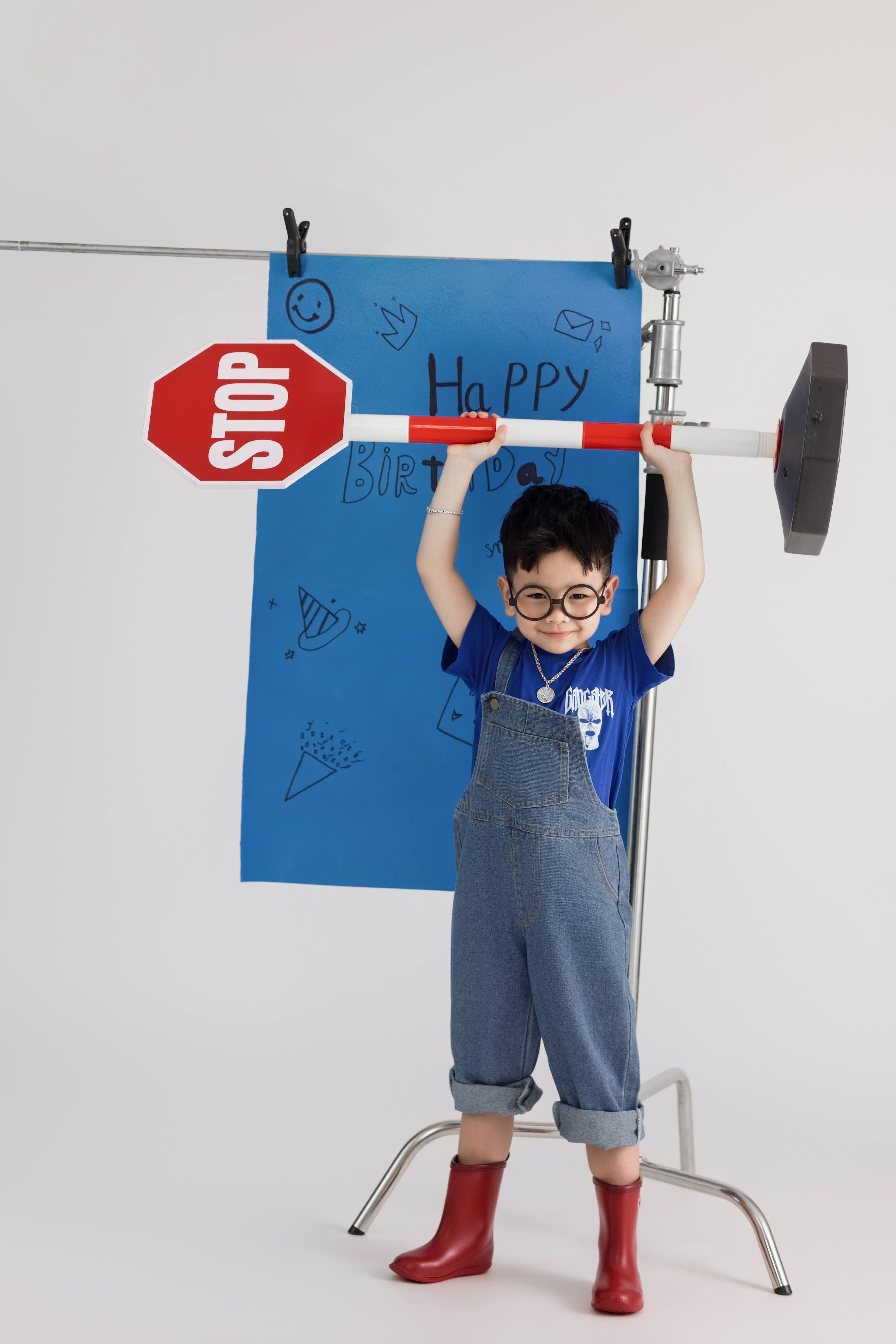Chụp ảnh bé gái concept táo xanh tươi mát tại Teddy Studio Hạ Long