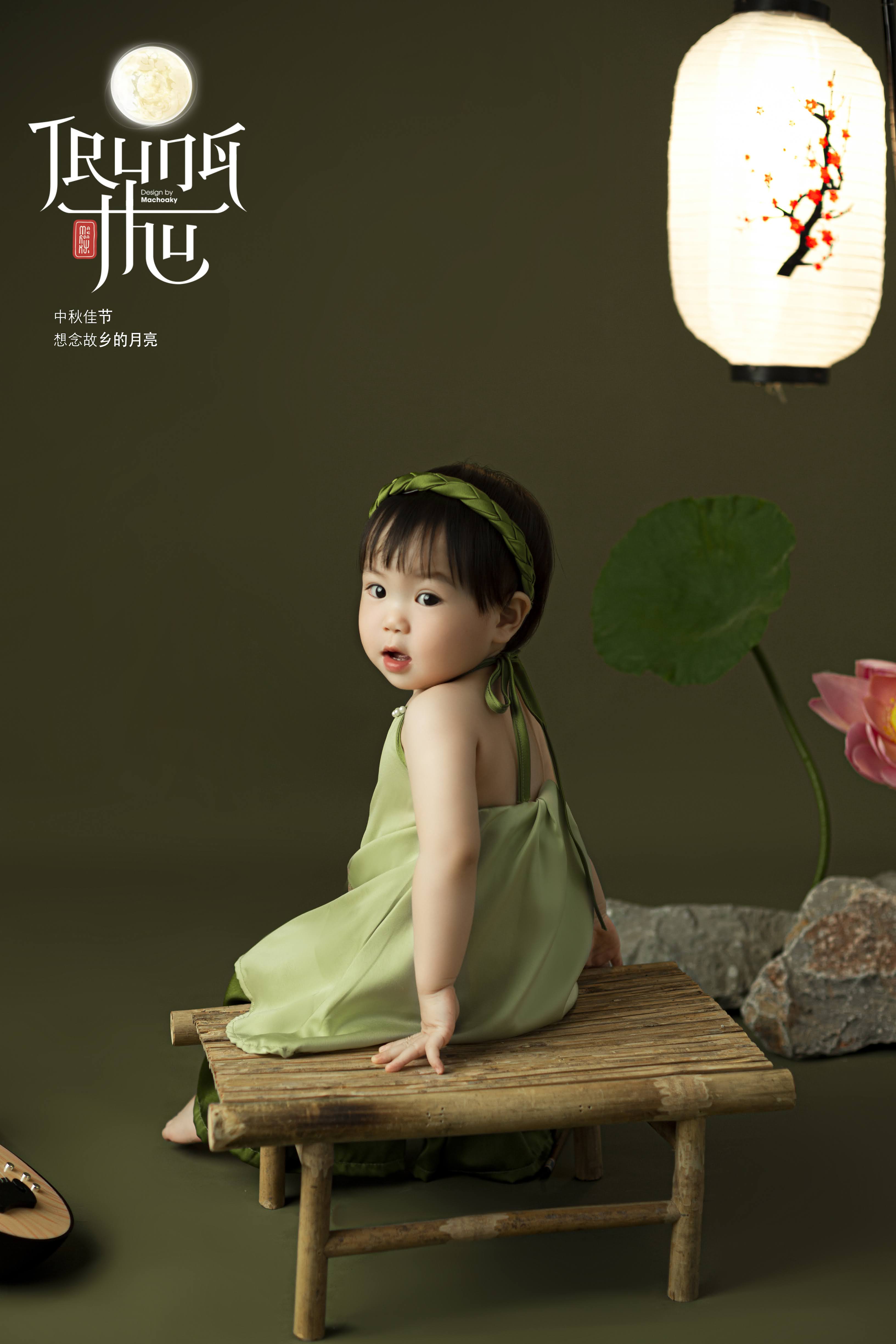 Chụp ảnh bé trai tuần lộc Noel vương miện tại Teddy Studio Hạ Long