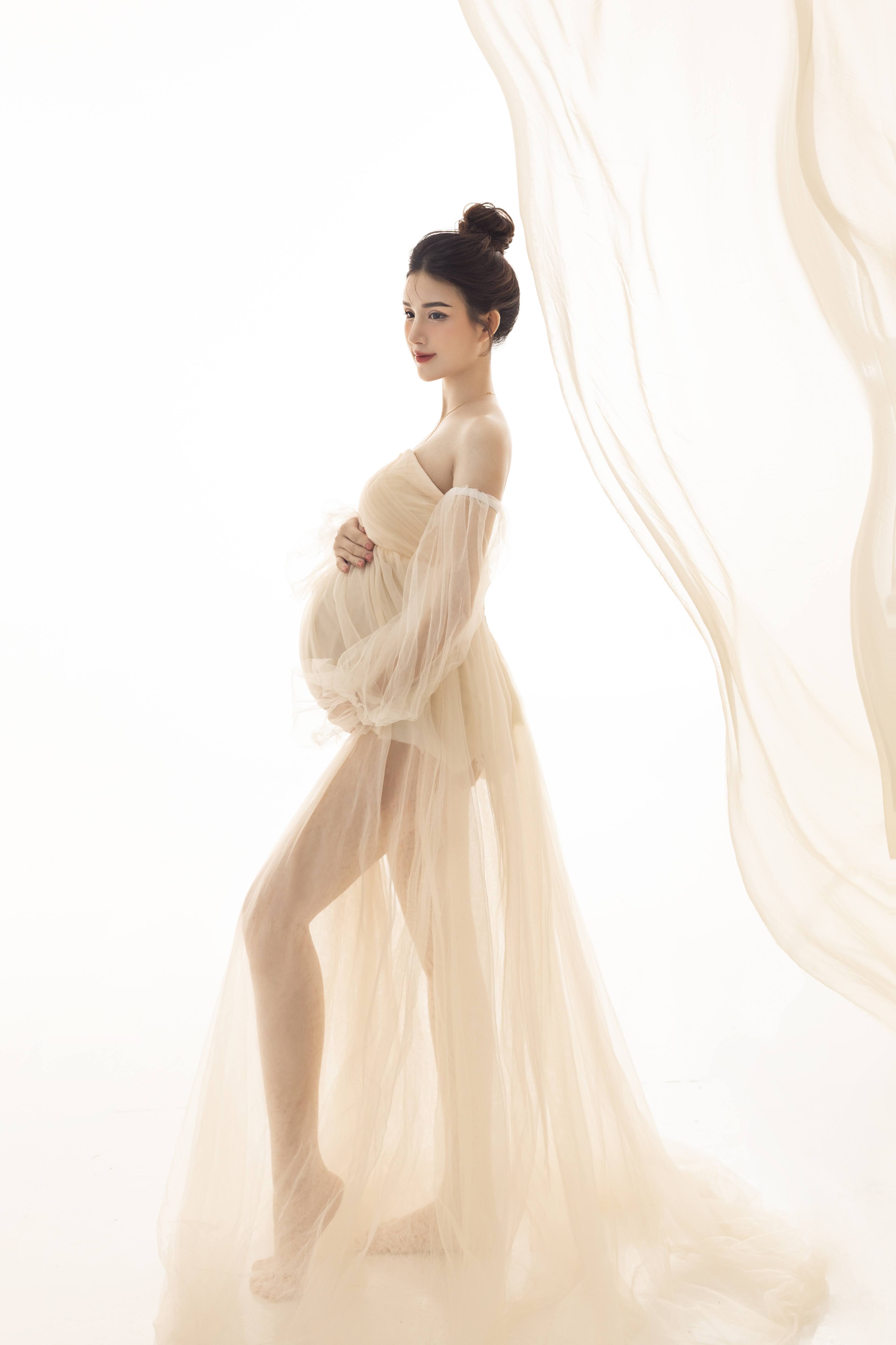 Chụp ảnh bầu voan kem trong trẻo tại Teddy Studio
