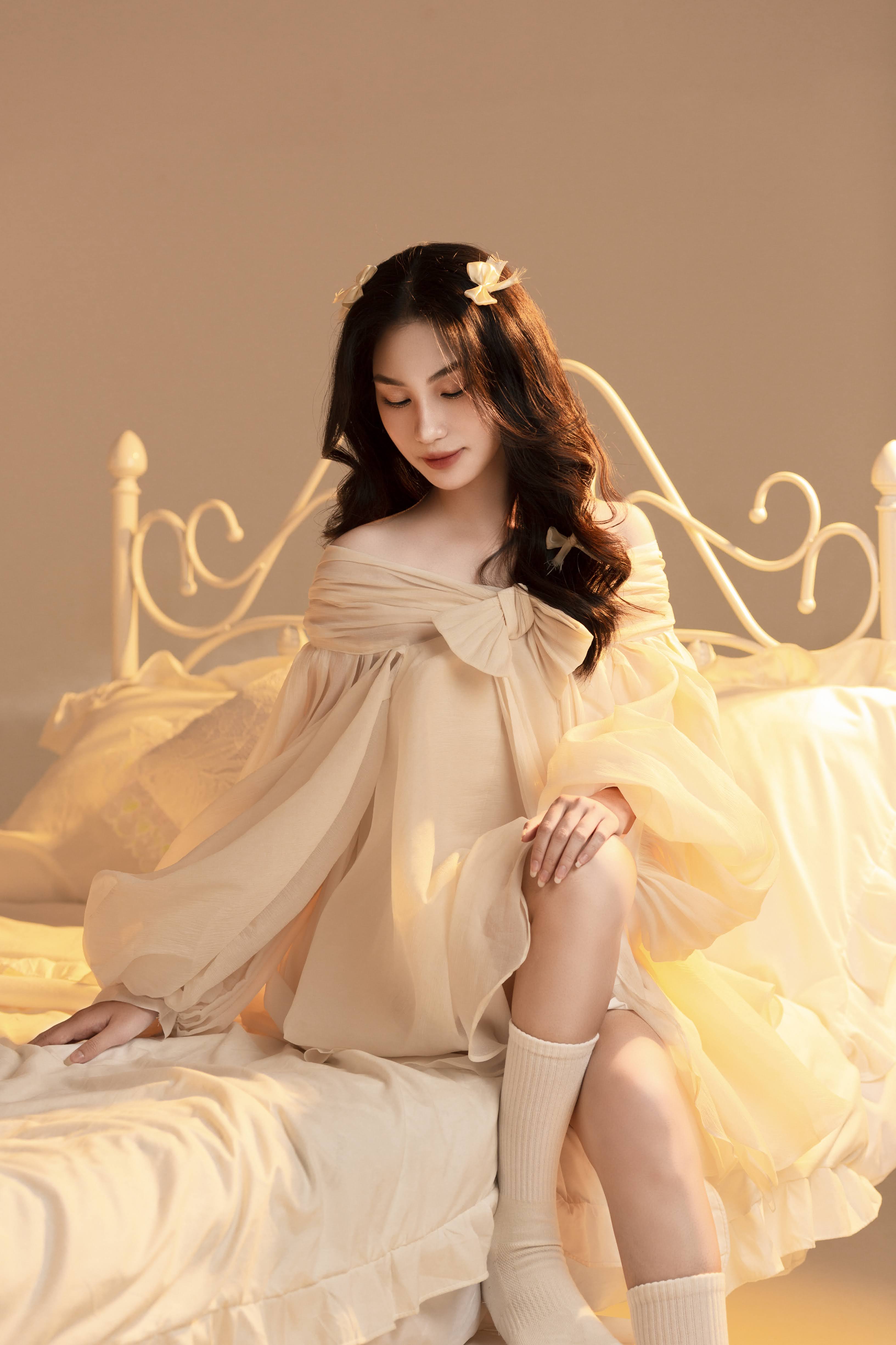 Chụp ảnh beauty concept babydoll pastel váy vàng tại Teddy Studio Hạ Long