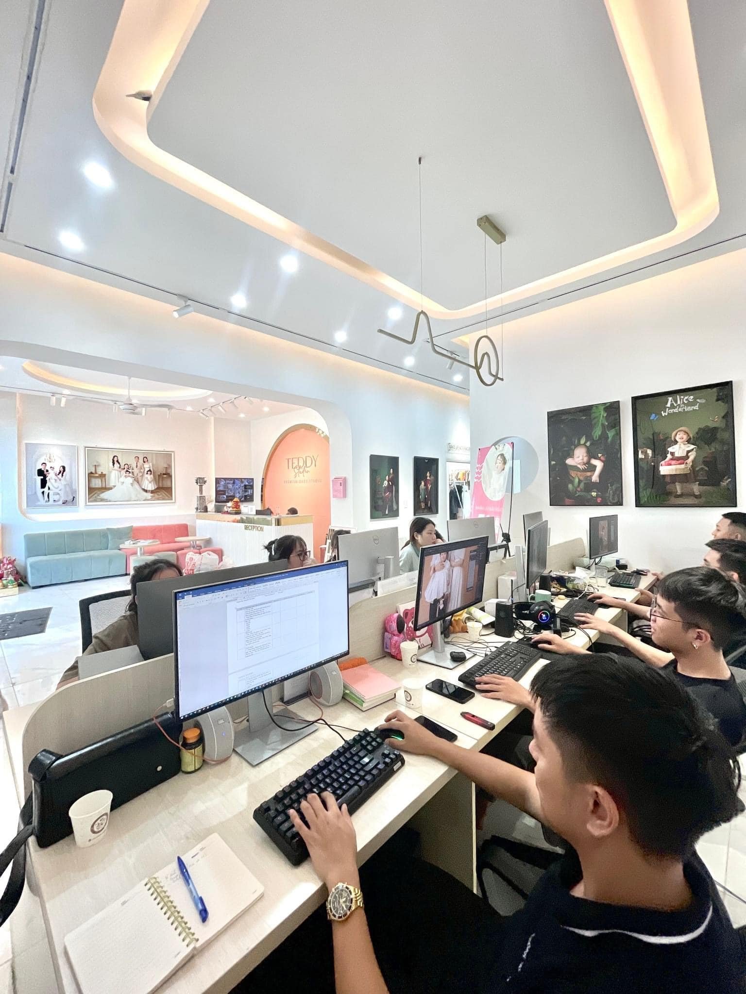 Phòng hậu kỳ chỉnh sửa ảnh tại Teddy Studio